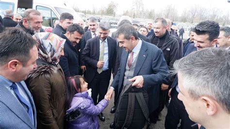 Milli Eğitim Bakanı Yusuf Tekin, mahalle muhtarları ile kahvaltıda araya geldi